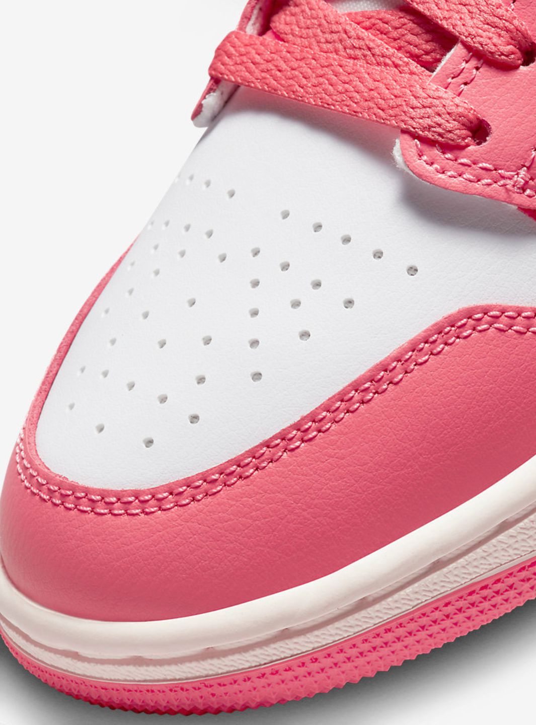 Air Jordan 1 Mid Strawberries & Cream