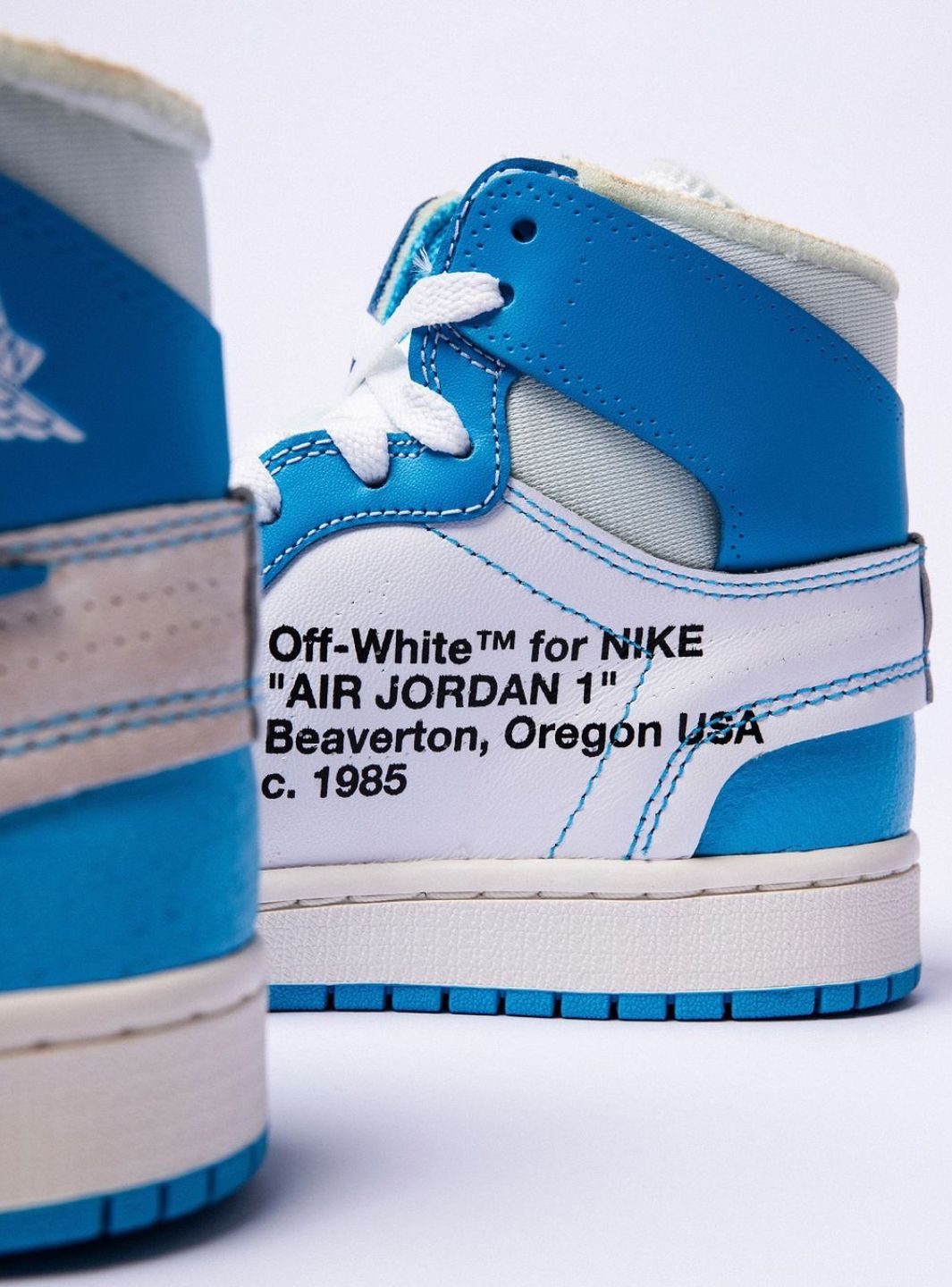 Air Jordan 1 Retro High Off-White University Blue