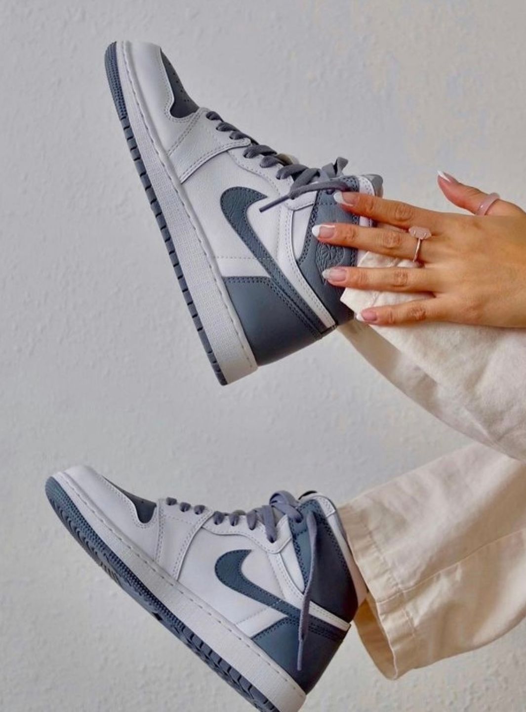 Air Jordan 1 Retro High OG Stealth