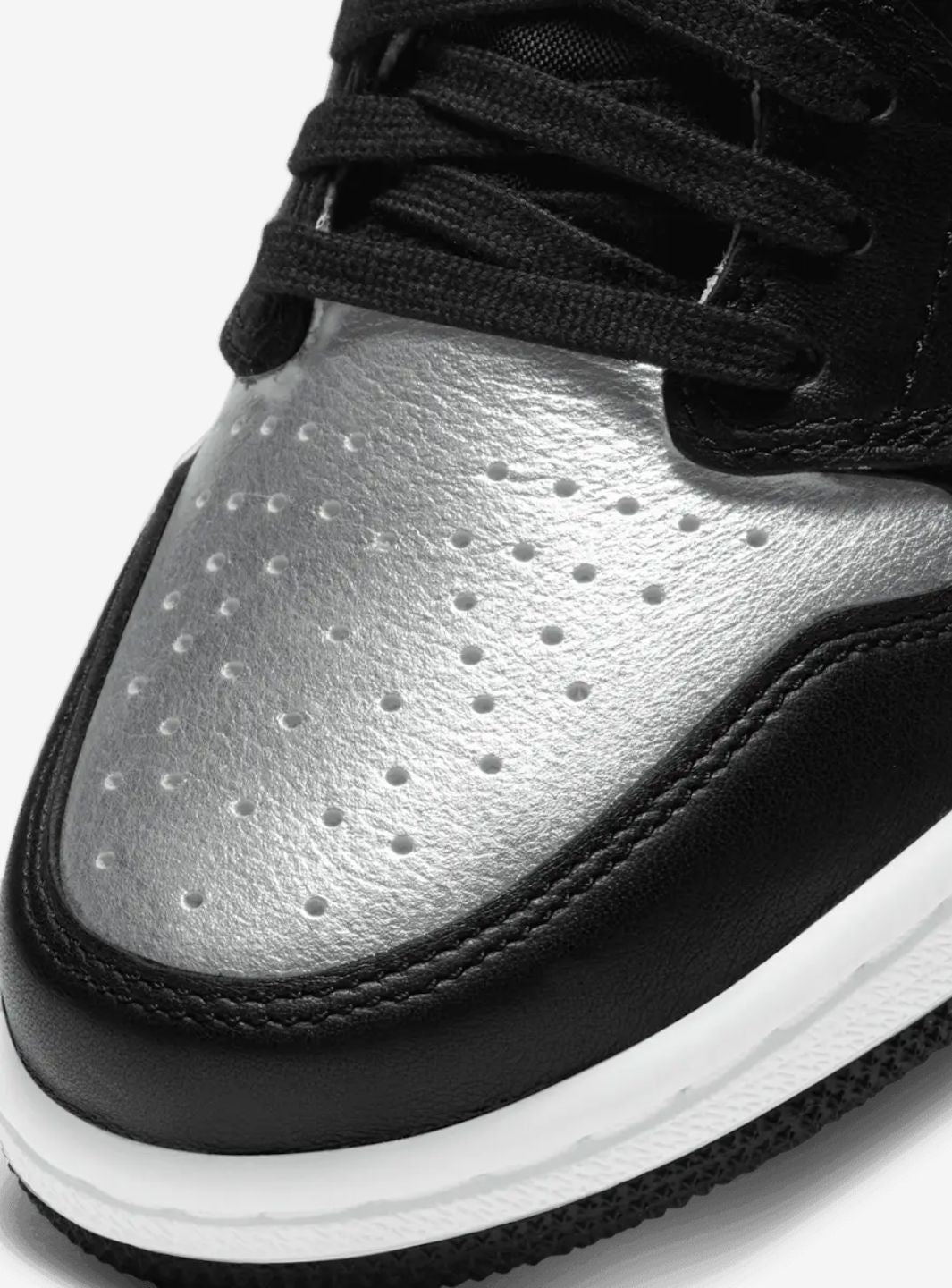 Air Jordan 1 Retro High Silver Toe