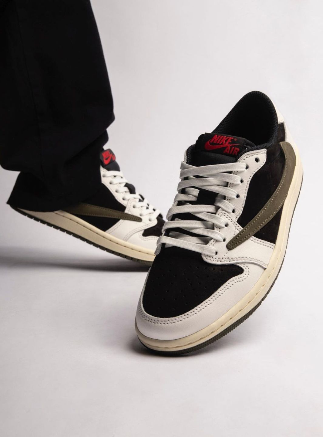 Air Jordan 1 Retro Low OG SP Travis Scott Olive