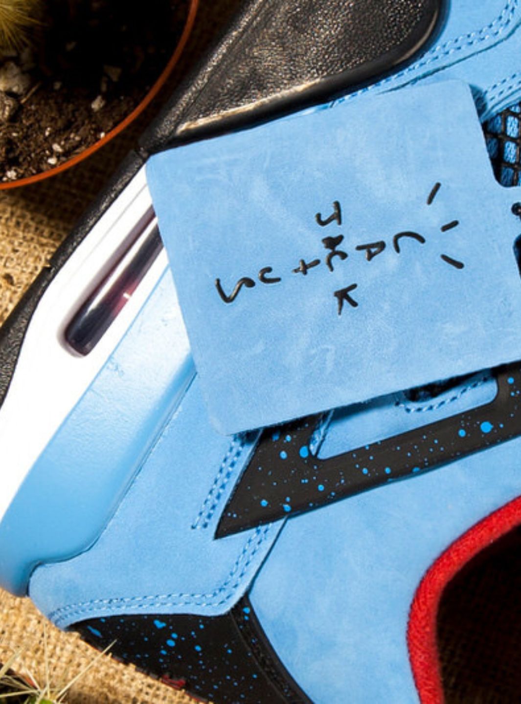 Air Jordan 4 Retro Travis Scott Cactus Jack