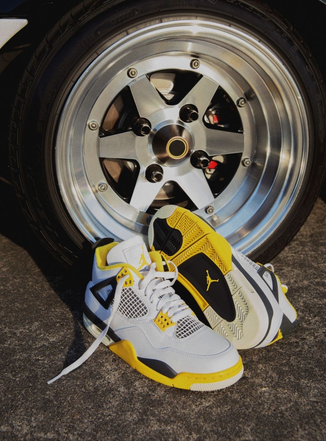 Air Jordan 4 Retro Vivid Sulfur