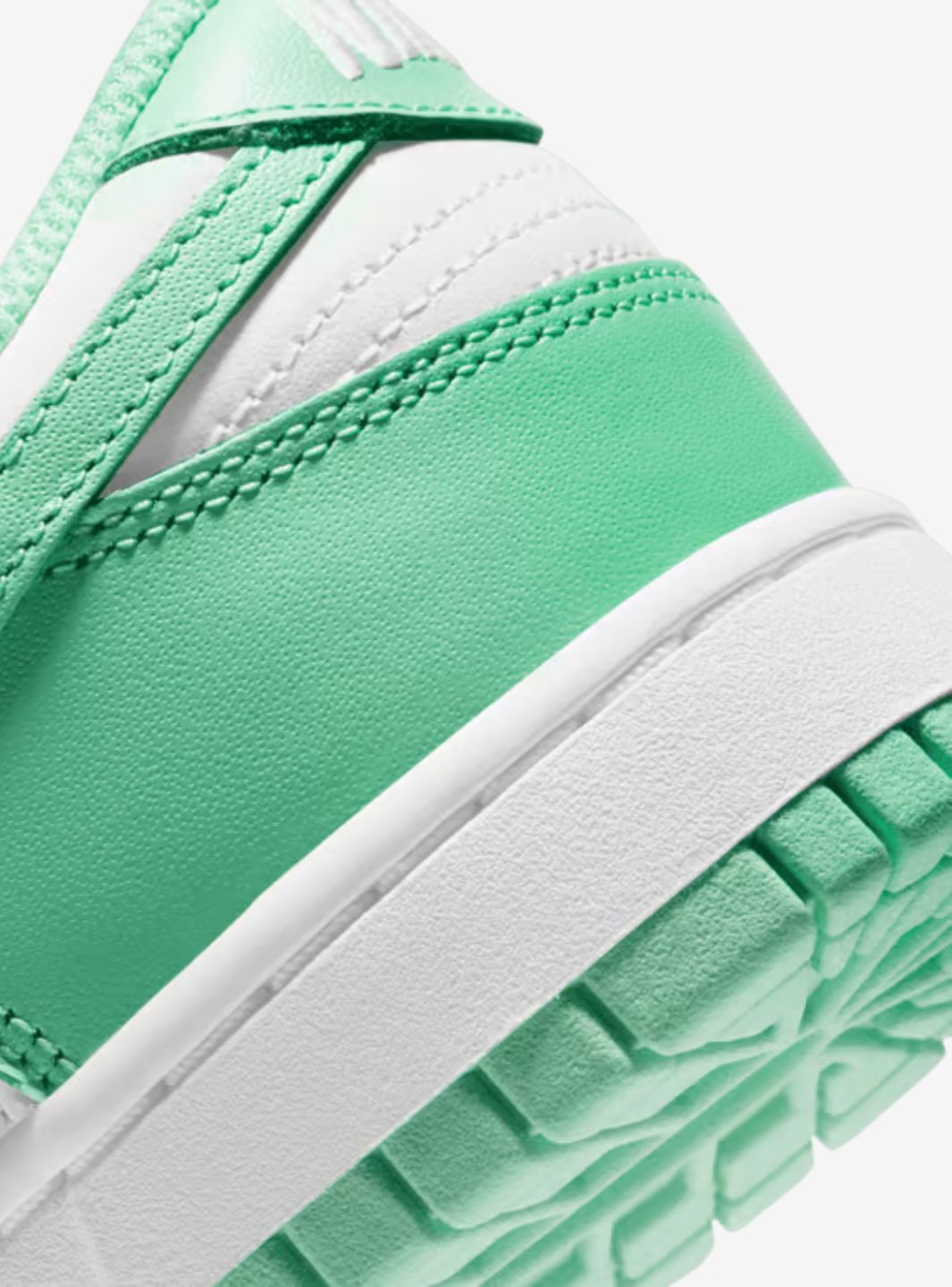 Nike Dunk Low Green Glow (W)