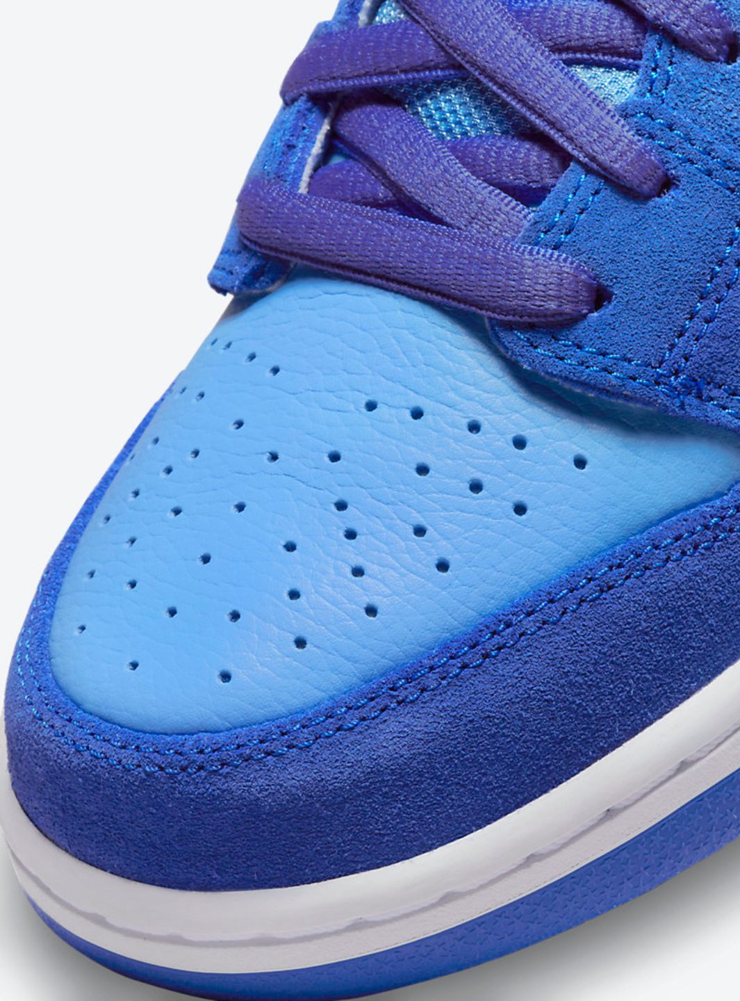 Nike SB Dunk Low Blue Raspberry