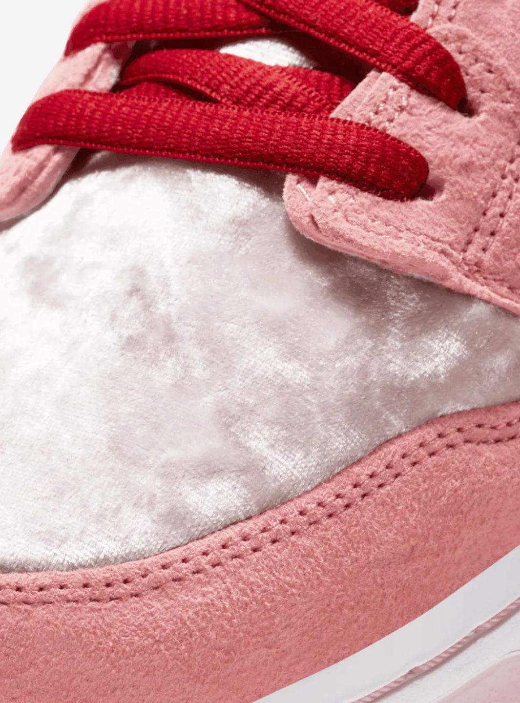 Nike SB Dunk Low StrangeLove Skateboards