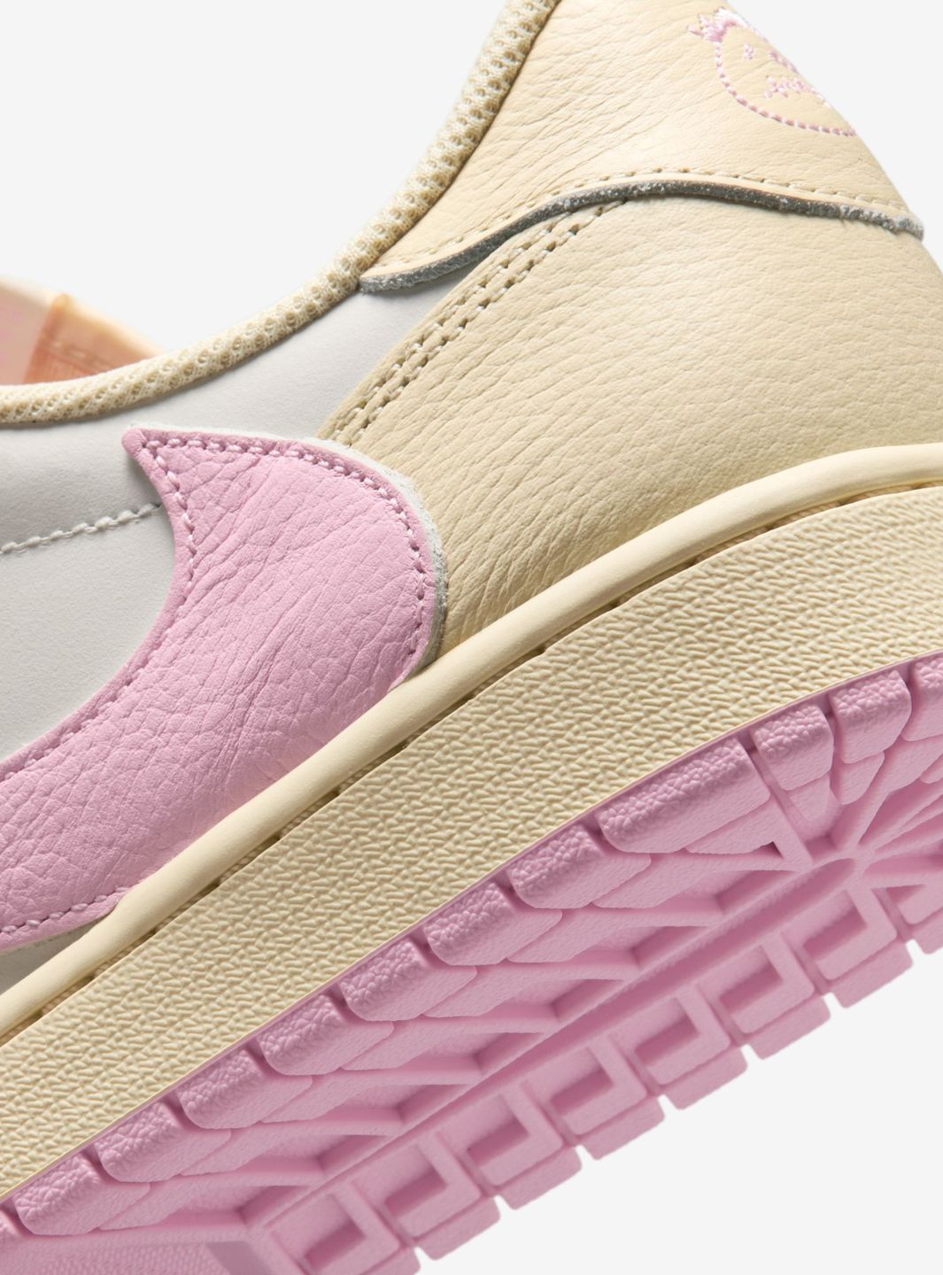 Air Jordan 1 Retro Low OG SP Travis Scott Shy Pink