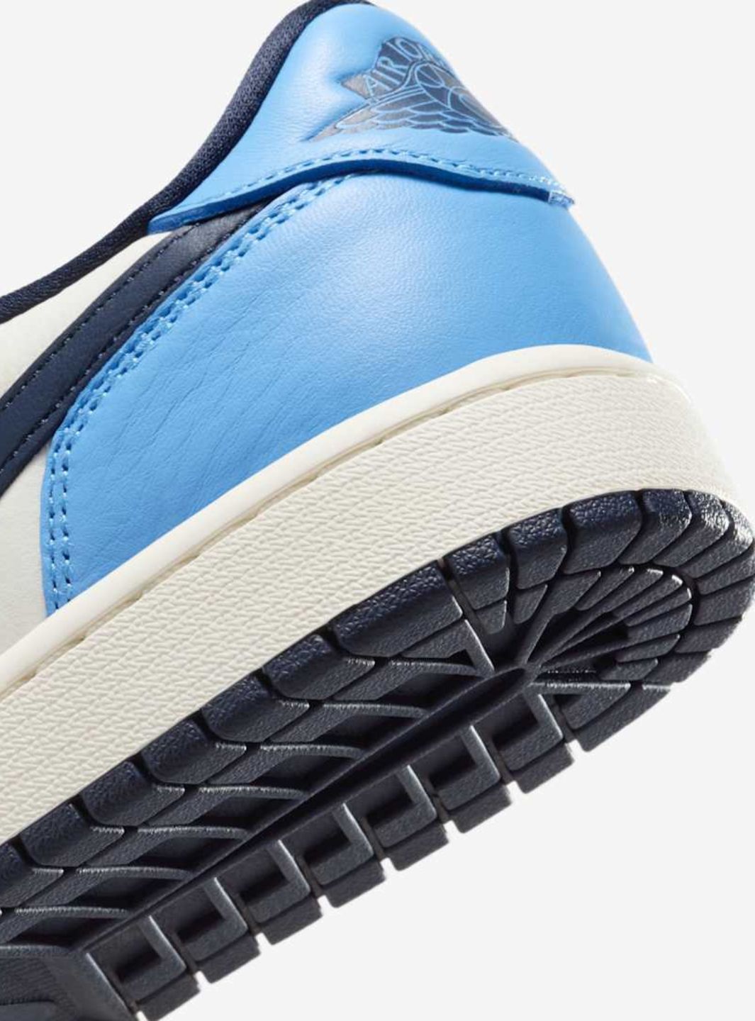 Air Jordan 1 Low OG Obsidian UNC