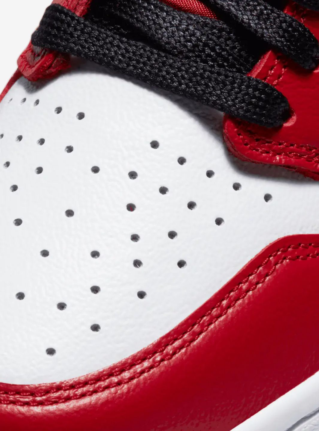 Air Jordan 1 Retro High Satin Snake Chicago