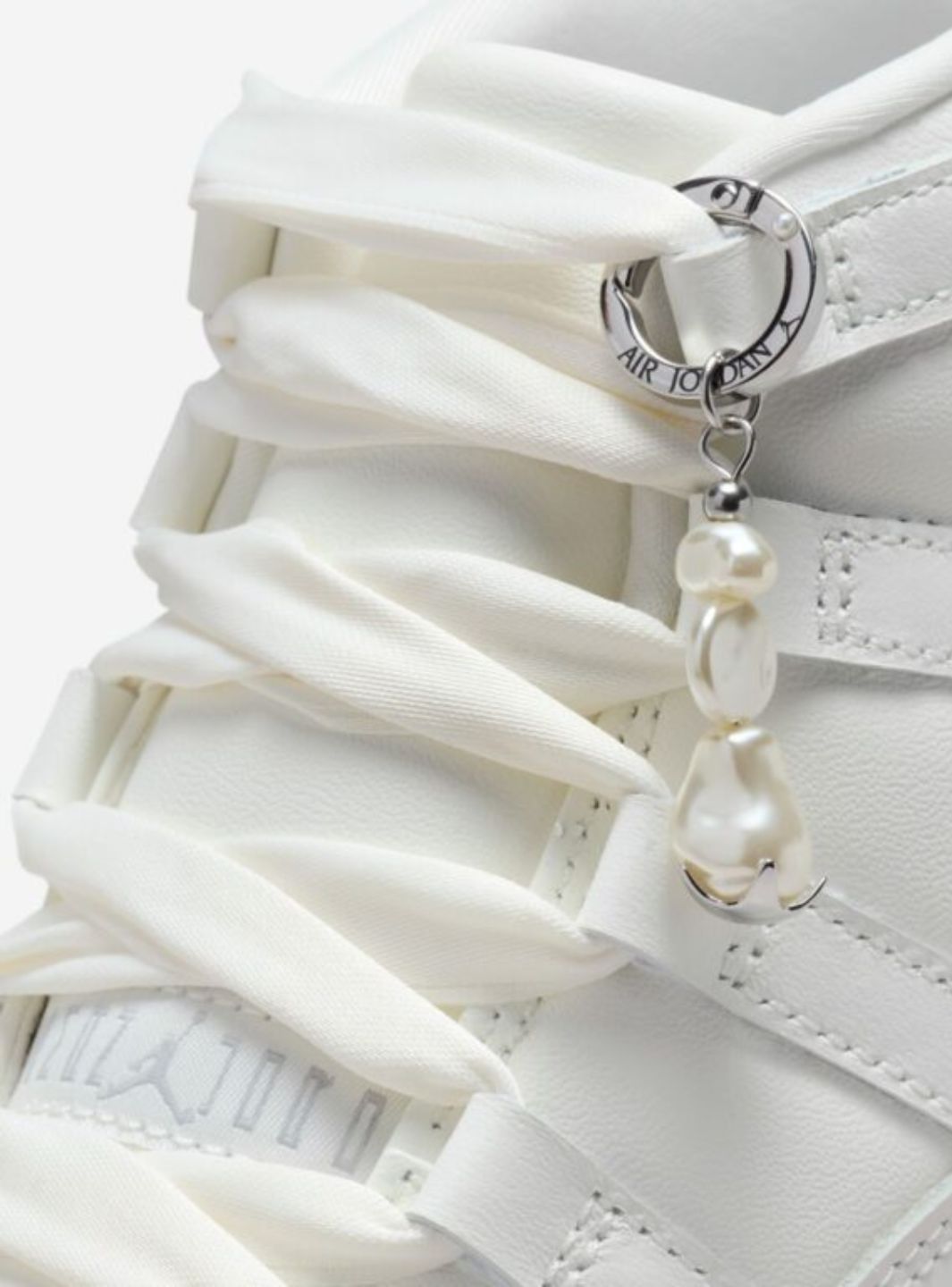 Air Jordan 11 Retro Pearl (W)