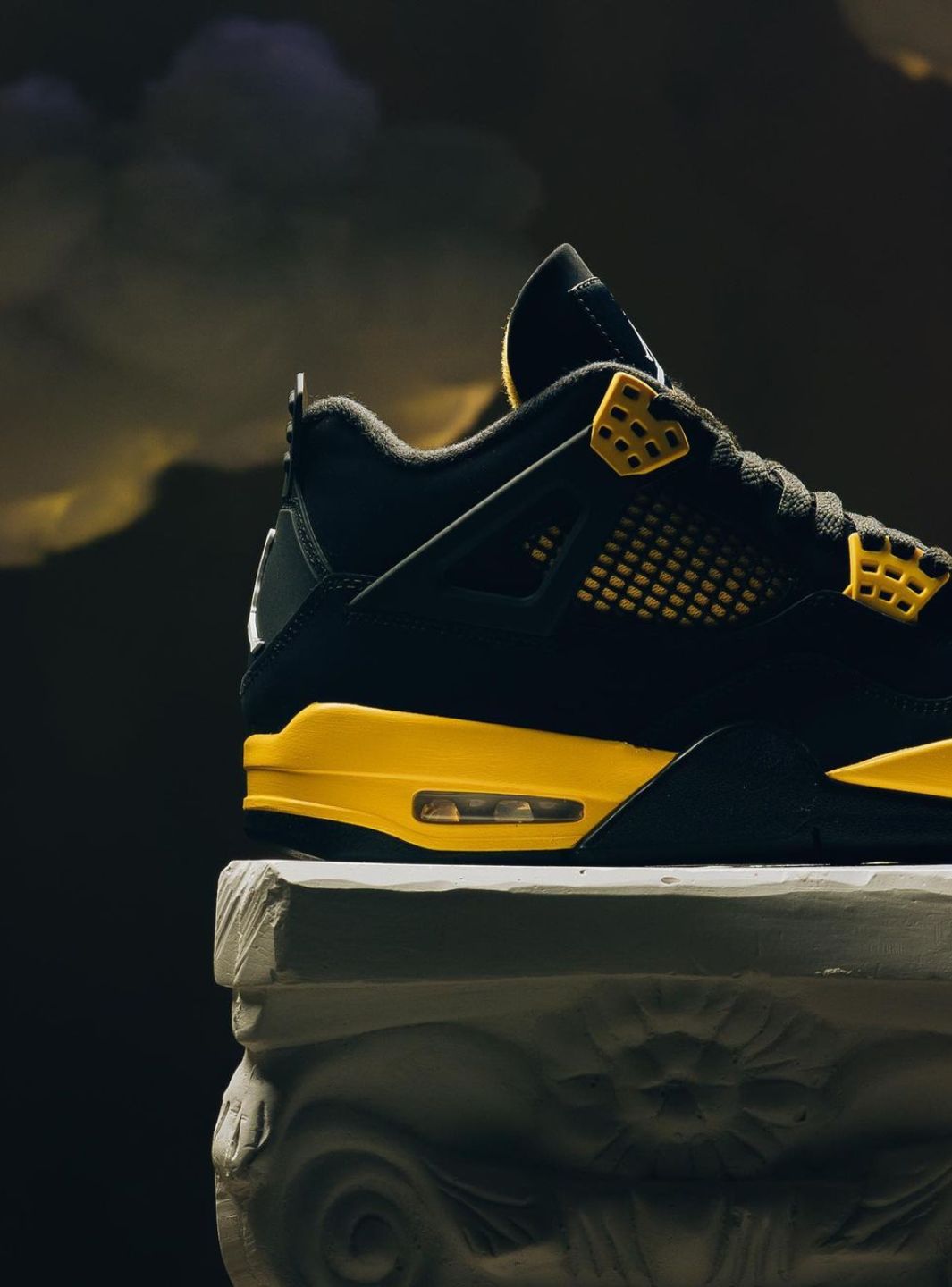Air Jordan 4 Retro Yellow Thunder (2023)