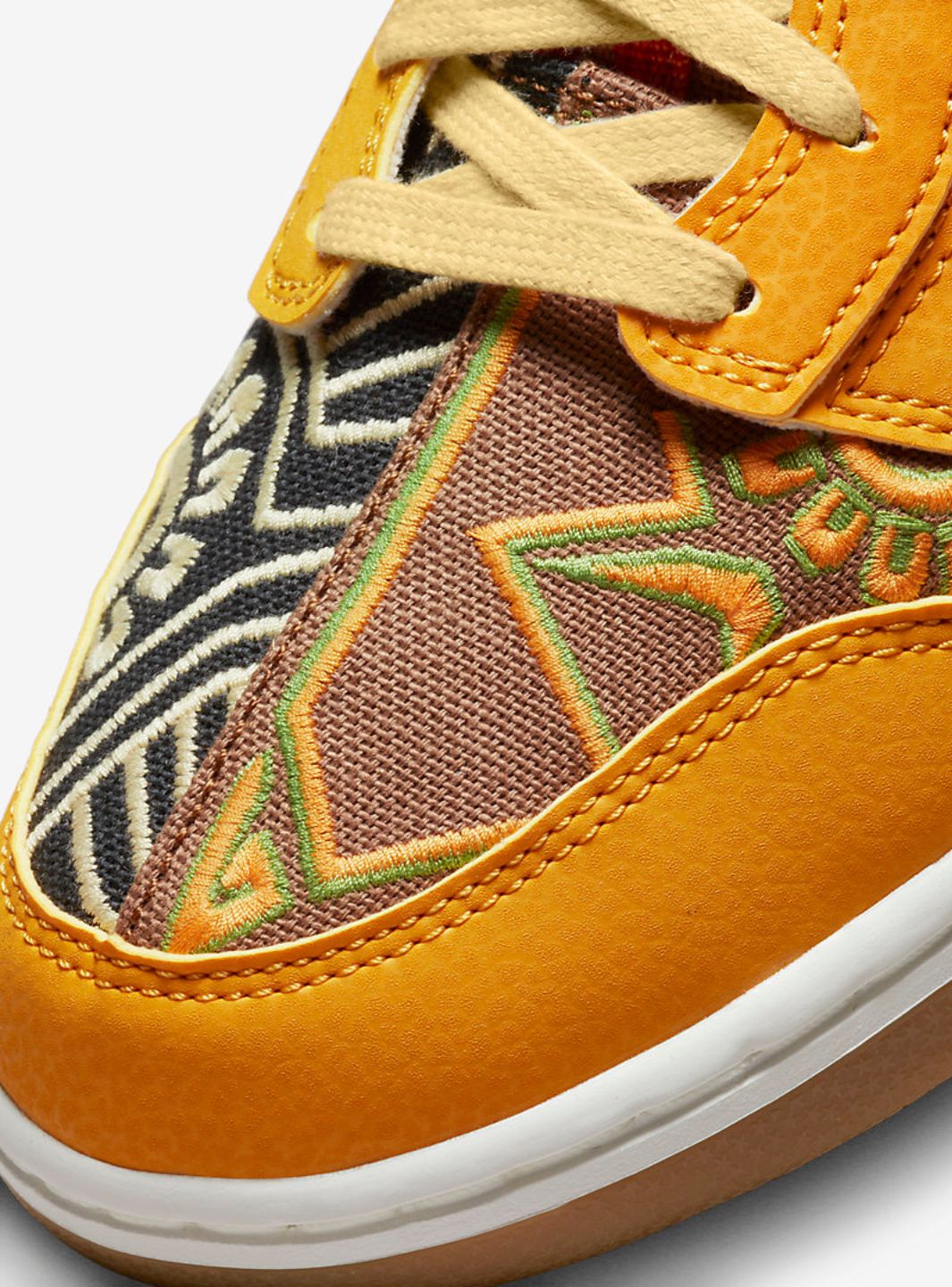 Nike Dunk High PRM Somos Familia