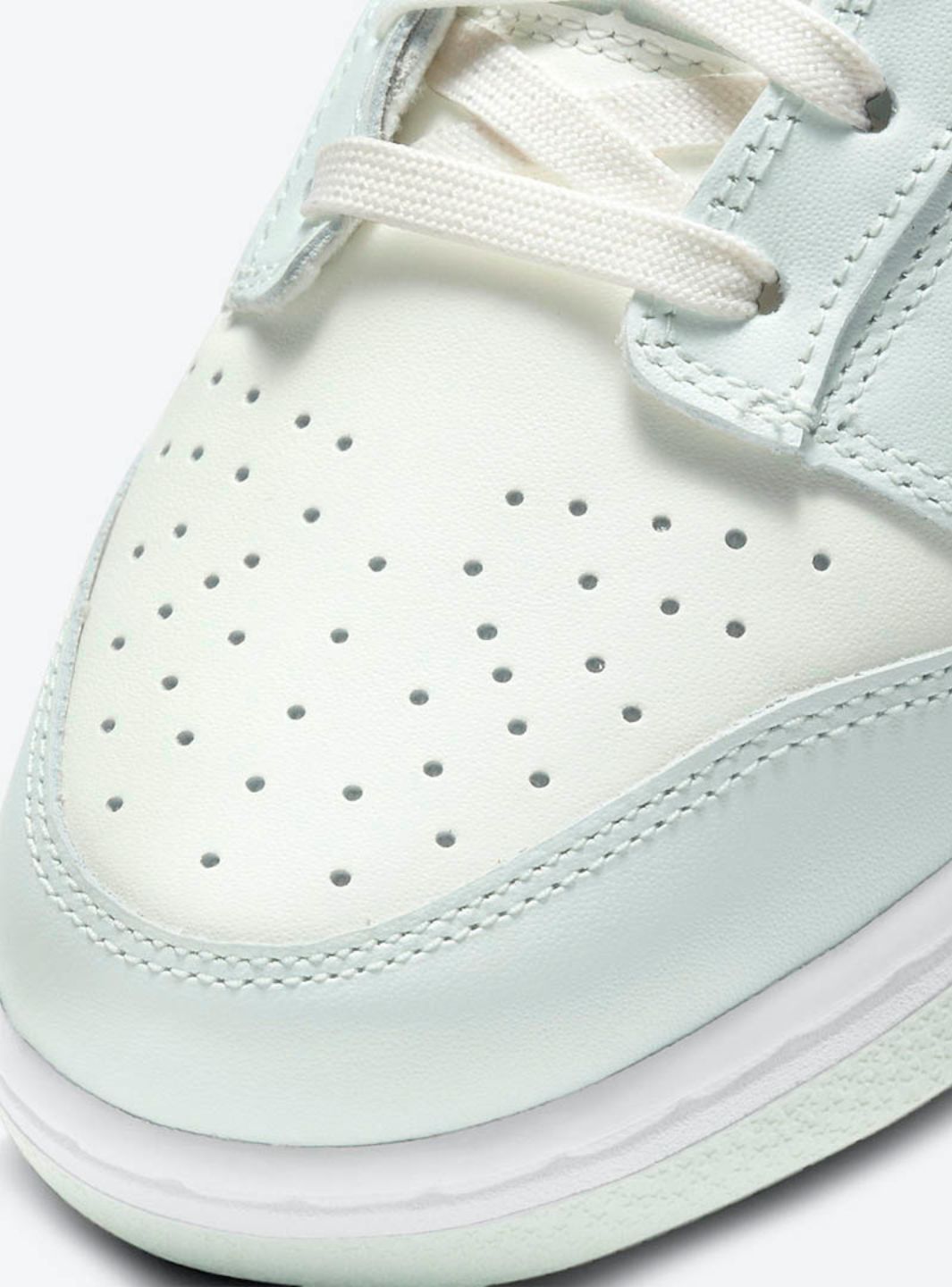 Nike Dunk Low Barely Green