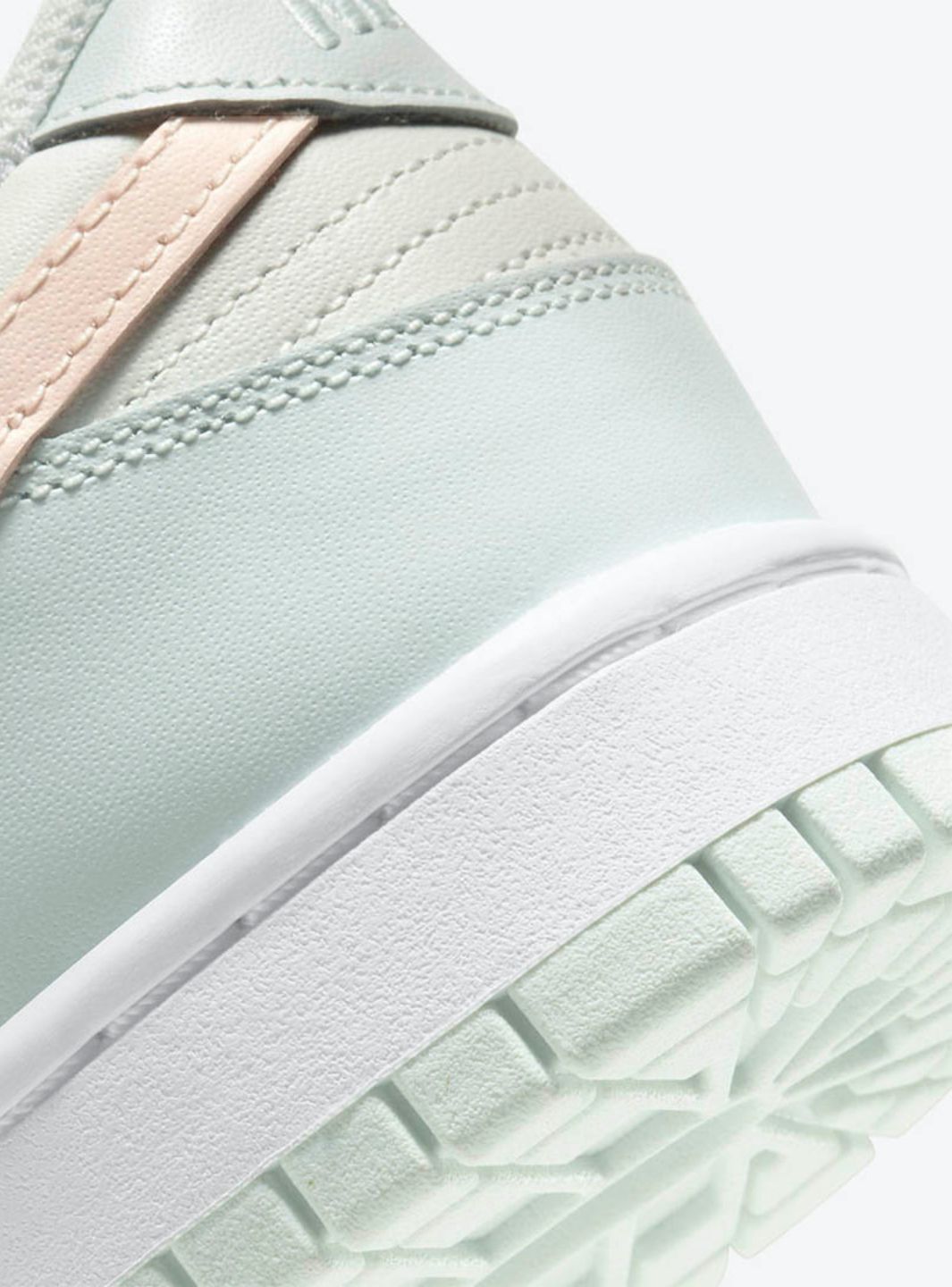 Nike Dunk Low Barely Green