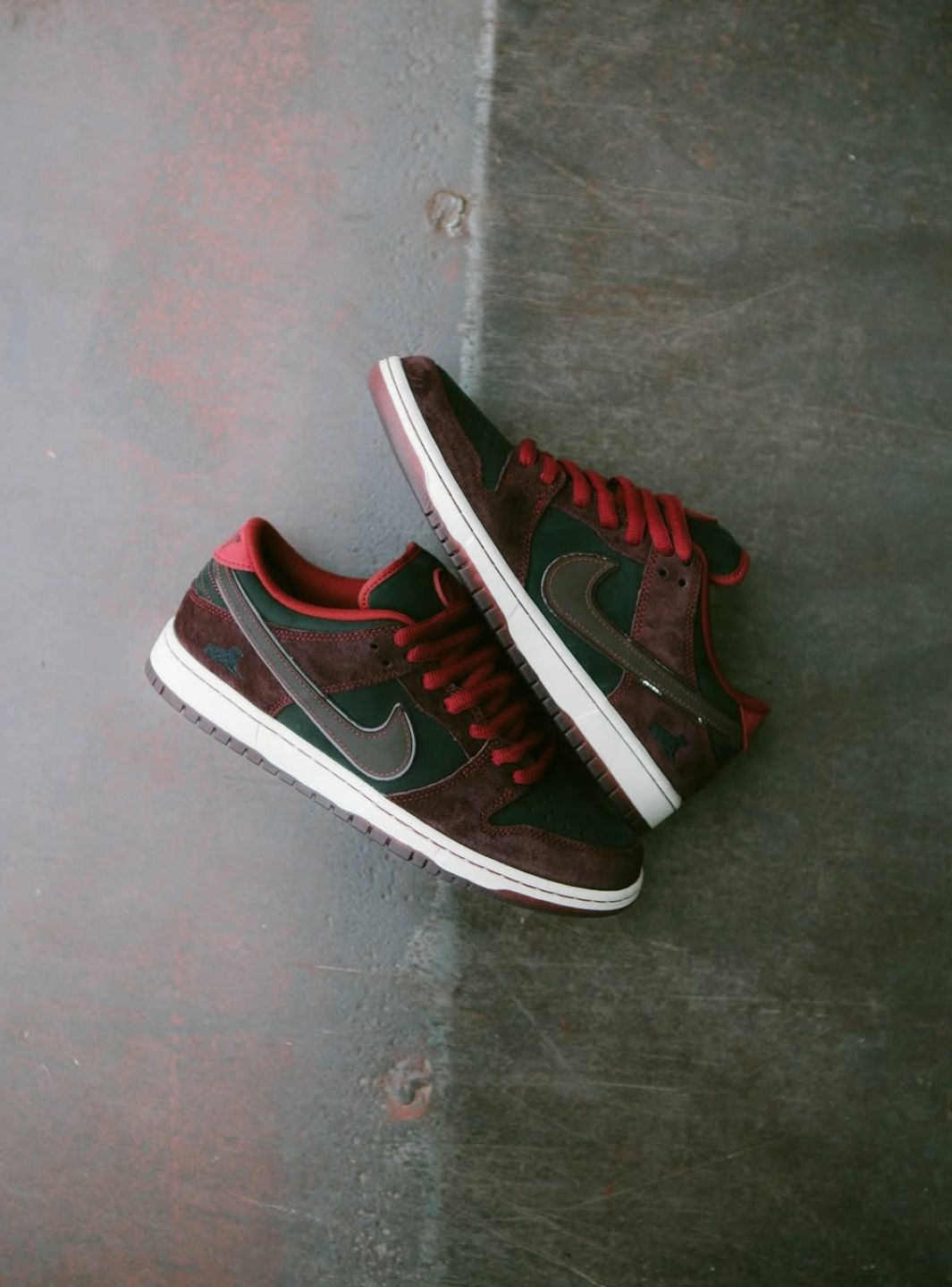 Nike SB Dunk Low Riot Skateshop