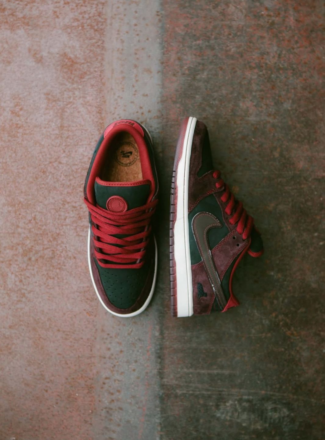 Nike SB Dunk Low Riot Skateshop