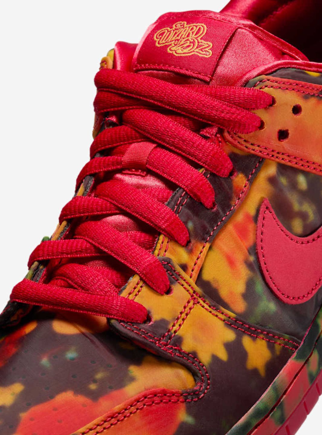 Nike SB Dunk Low The Wizard of Oz Poppy Field