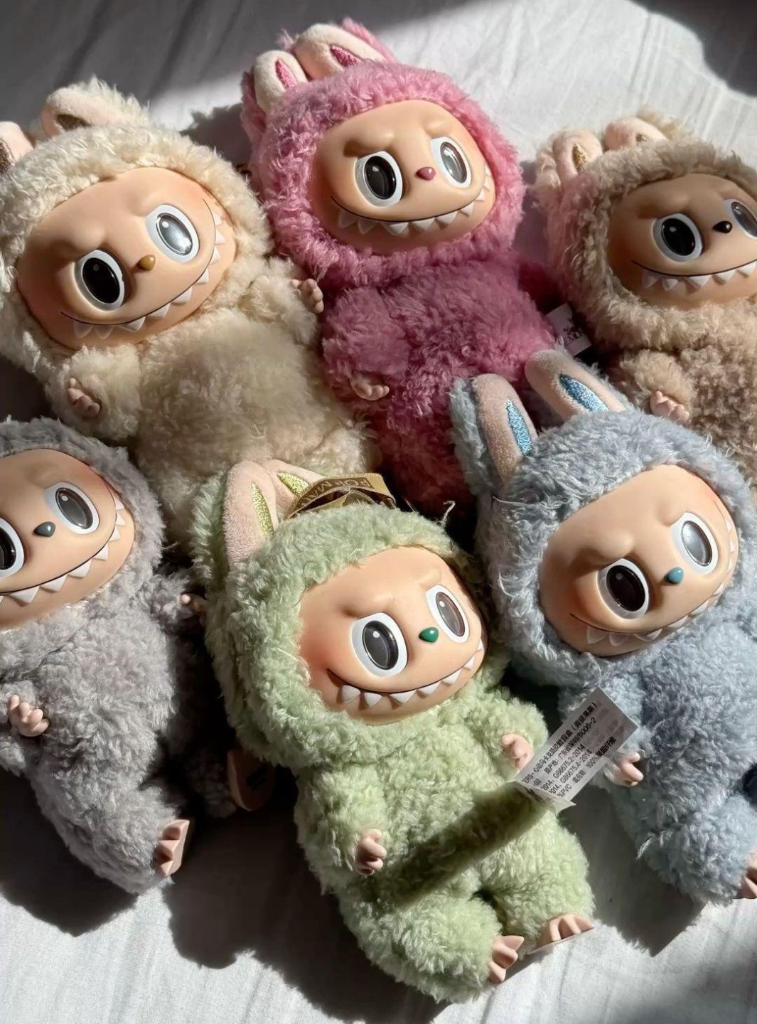 Pop Mart Labubu The Monsters Exciting Macarons Vinyl Plush Pendant (1 Blind Box)